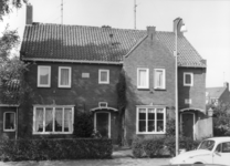 6388 FD000117 Prins Alexanderstraat 15-17 met gevelsteen uit 1949. Architectuur Delftse School, ontwerp van ...