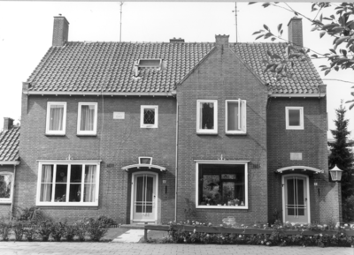 6389 FD000118 Prins Alexanderstraat 19-21 met gevelsteen uit 1949.Alexanderstraat 15-21 architectuur Delftse School, ...