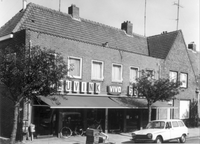 6392 FD000121 Alexanderstraat 6-8-10 met VIVO kruidenier Heuvink op de hoek, 1973., 00-00-1973