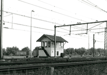 6863 FD013475 Spoorweg met baanwachtershuis, liggend aan het spoor richting Amersfoort, aan de Parallelweg Schelle., 1978