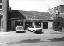 6996 FD000833 Garages van meubel- en stoffeerderij Heyman aan de Balistraat in de wijk Diezerpoort., 00-00-1986