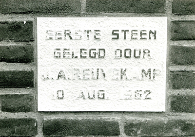 7361 FD011909 Ruimzichtweg 6:: gevelsteen met opschrift: eerste steen gelegd door J.A. Reuvekamp 10 aug 1962., 1991