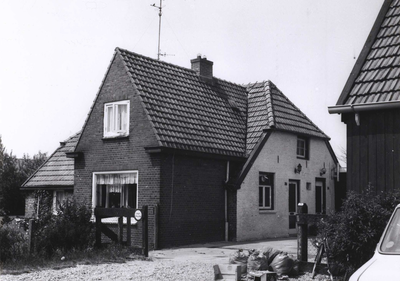 8199 FD000959 Boerderij aan de Bergkloosterweg in de wijk Berkum Brinkhoek., 01-10-1978 - 00-00-1978