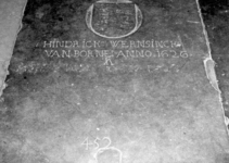 8365 FD005347-01 Grafsteen in het vak B-6 onderste deel Grote kerk Hindrick Wernsinck van Borne anno 1626. Daaronder ...