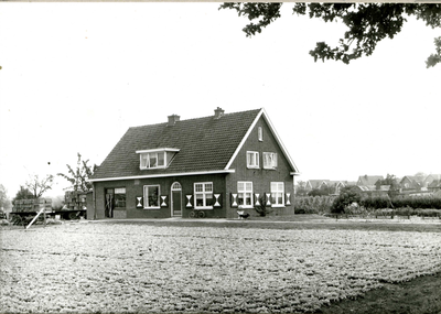 8441 FD009840 Nieuwe Deventerweg 1., 1975