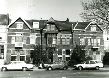 8476 FD010578 Oosterlaan 17-18-19/Derk Buismanstraat., 1974