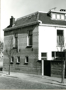 8496 FD010598 Oosterstraat/Hertenstraat., 1974