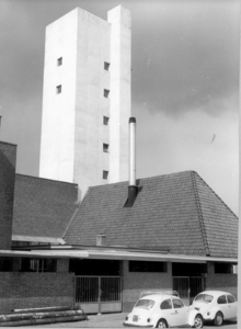 8713 FD014951 Veemarkt: dienstgebouwen bij de achteringang; toren abattoir gezien naar het zuidwesten. , 1973