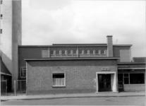 8716 FD014954 Veemarkt: dienstgebouwen bij de achteringang; Kantoor S(lagers) V(ak) O(rganisatie)., 1973