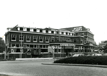 9221 FD013648 Stationsplein 13, Hotel Cafe Restaurant Van Gijtenbeek., 1979