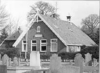 9344 FD001005-01 Woonhuis en kantoor van de begraafplaatsbeheerder aan de Bergkloosterwegin Berkum-Brinkhoek. Op de ...