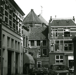 9635 FD010641 Ossenmarkt 9-8, met rechts achterkant huizen Luttekestraat., 1981