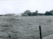 9760 FD013032 Schellerpad 17 (achterzijde), gezien vanaf Schellerpad 15. Links op de achtergrond stationspostkantoor., 1972