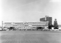9857 FD015019 Veemarkt 21: rijkskantorengebouw. Rechtsachter bejaardenhuis De Nieuwe Haven ., 1973
