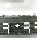 9963 FD001623-03 Brinkhoekweg met zicht op flats aan de Rijn- en Waallaan., 1977