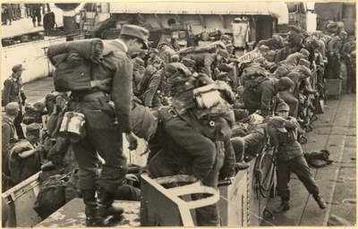 24493 FD004842_0043 Fotoalbum met opnamen van oorlogsschade in Nederland, met onder andere beelden van Zwolle, 1940 - 1945