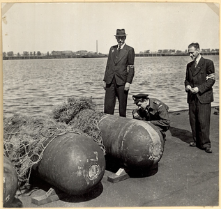 24493 FD004842_0088 Fotoalbum met opnamen van oorlogsschade in Nederland, met onder andere beelden van Zwolle, 1940 - 1945