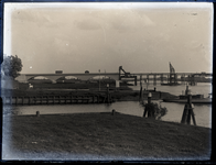 24526 Opname van de IJsselbrug bij Zwolle in aanbouw, 1925 - 1930