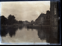 24542 Opname van de stadsgracht in Zwolle, met links de Thorbeckegracht, op de achtergrond de Pelsertoren en rechts de ...