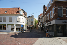 25050 Opname van de hoek Luttekestraat en Blijmarkt in Zwolle, 05-08-2013