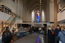 25074 Opname van de brasserie van de boekenwinkel 'Waanders in de Broeren' in de Broerenkerk in Zwolle , 05-08-2013