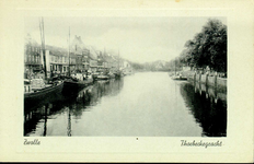 1283 PBKR3782 Thorbeckegracht, ca. 1937-1939 naar het westen gezien met links de Buitenkant en overstekhuisjes, rechts ...