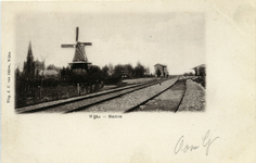 1628 PBKR6111 De spoorlijn Deventer-Zwolle vanuit het zuidwesten, met op de achtergrond het station, dat in 1866 werd ...