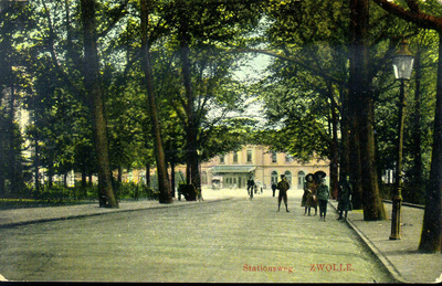 184 PBKR3592 De Stationsweg halverwege de stadsgracht en het station, ca. 1910., 00-00-1910