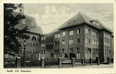 1864 PBKR6168 Het R. K. Ziekenhuis aan de Blekerstraat. Zusterhuis met kapel. Op de hoek van het Groot Wezenland en de ...