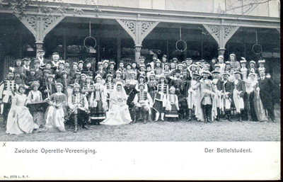 1953 PBKR4447 Zwolse Operettevereniging in de tuin veranda van de Buitensocieiteit Westerlaan, 1908, 00-00-1905 - 00-00-1908