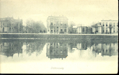 205 PBKR3613 Klein Wezenland (vanaf 1933 Burgemeester van Roijensingel) en Sationsweg, ca. 1903-1905.Van links naar ...