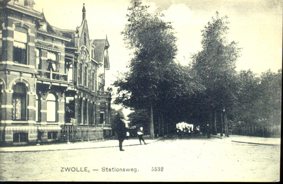 207 PBKR3615 Stationsweg hoek Klein Wezenland (sinds 1933 Burgemeester van Roijensingel), ca. 1920. Blok van drie ...
