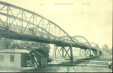 3387 PBKR3553 Gezicht op de Hoge Spoorbrug die omstreeks 1884 werd gebouwd om noord en zuid met elkaar te verbinden, ...