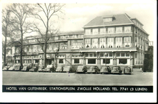 3392 PBKR3558 Hotel van Gijtenbeek aan het Stationsplein 13 te Zwolle, 1951. Te rekenen naar het aantal automobielen ...