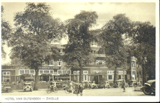 3400 PBKR3566 Het Hotel en café-restaurant Van Gijtenbeek aan het Stationsplein 13 te Zwolle, ca. 1934. Blijkbaar was ...