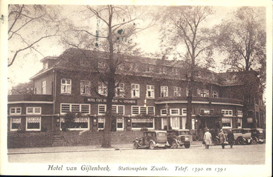 3401 PBKR3567 Stationsplein 13, Hotel Van Gijtenbeek, ca. 1930. Het hotel werd in 1921 gebouwd. De heer G. van ...