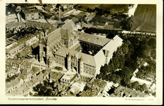 3810 PBKR0169 Luchtfoto van het Dominicanenklooster en Dominicanenkerk aan de Assendorperstraat, linksboven de Sint ...