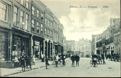 3869 PBKR0766 Gezicht in de Diezerstraat, vanaf de Smeden in de richting van het provinciehuis, 1914. Links ...