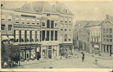 3893 PBKR1325 Helft van een panoramakaart van de Grote Markt, ca. 1905.Vanaf links: Grote Markt 10, woonhuis notaris ...