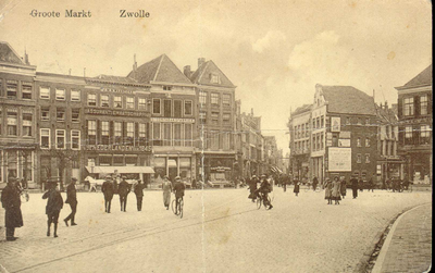 3894 PBKR1326 Vanaf links: Grote Markt 10, woonhuis notaris mr. C. F. Kaempff. Grote Markt 9 vanaf 1903 de ...