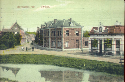 3937 PBKR1908 Gezicht vanaf de Hoge Spoorbrug in de Deventerstraat, nu Van Karnebeekstraat geheten, 1911. De Van ...