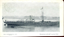 3940 PBKR1911 Stoomboot Zwolle op de IJssel, 1900. Op de boot bevindt zich veel publiek dat zonnig gekleed is., 1900-00-00