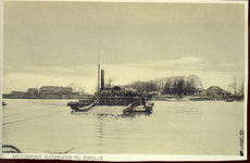 3946 PBKR1917 Motorpont op de IJssel bij het Katerveer, gezien vanaf de Gelderse kant, 1920. De Kabels waarlangs de ...
