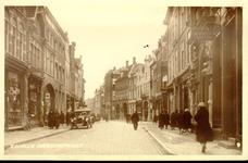 4064 PBKR0781 Zicht in de Diezerstraat vanaf de Grote Markt in de richting van het Provinciehuis, ca. 1923. Links ...