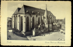 4128 PBKR1381 Luchtfoto van de Grote Kerk met Hoofdwacht aan de Grote Markt. Links de Brouwerschool aan het Grote ...