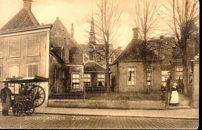 4255 PBKR0254 Binnengasthuis (vroeger Heilige-Geestgasthuis) 1910, met links scharenslijper. Het Binnengasthuis werd in ...