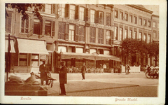4340 PBKR1413 Grote Markt ca. 1935. Grote Markt 12-13 lunchroom, restaurant P. Beenen in 1917 begonnen. In 1922 is het ...