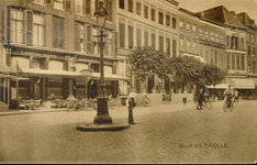 4344 PBKR1417 Grote Markt ca. 1925-1930. Van links naar rechts:Grote Markt 12-13 met overdekt terras Lunchroom en ...