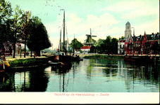 4369 PBKR1981 Gezicht vanaf het water van de Willemsvaart op de Keersluisbrug, 1907. Langs de Willemskade liggen ...