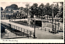 4377 PBKR1989 Gezicht op de Keersluisbrug vanaf de Emmawijk. De brug is verboden voor voetgangers. Vanaf halverwege de ...